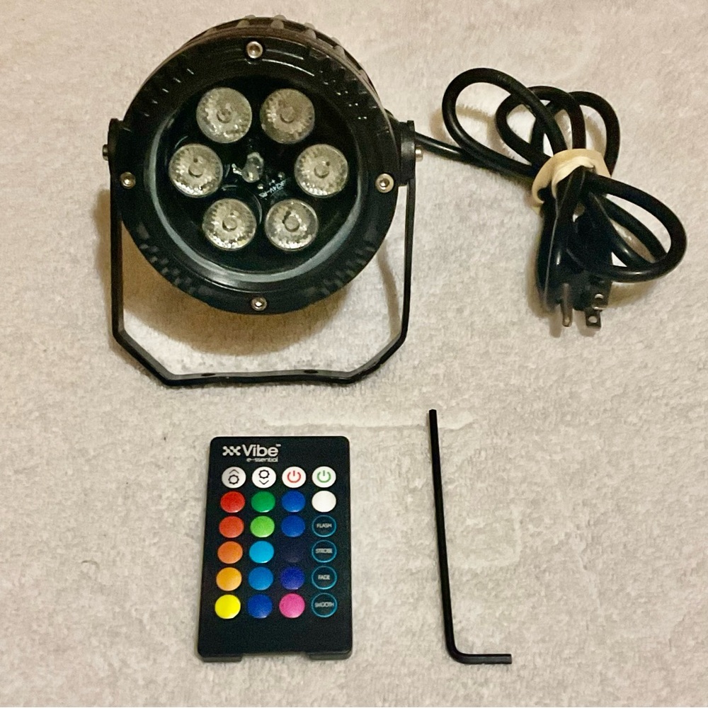 NEWER LITE Tek PAR LED 6X Outdoor 6 LED's x 3 Watts, RGB Wash Effect ,& REMOTE.